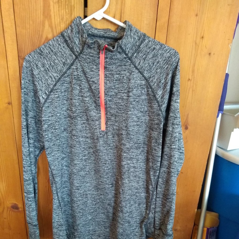 tangerine® Pullover w. reflective back pocket